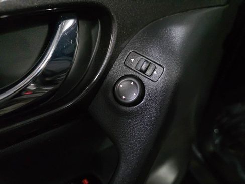 Used 2019 Nissan Rogue SV image 30