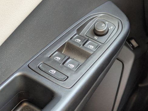 Used 2024 Volkswagen Taos SE w/ MDO Package image 23