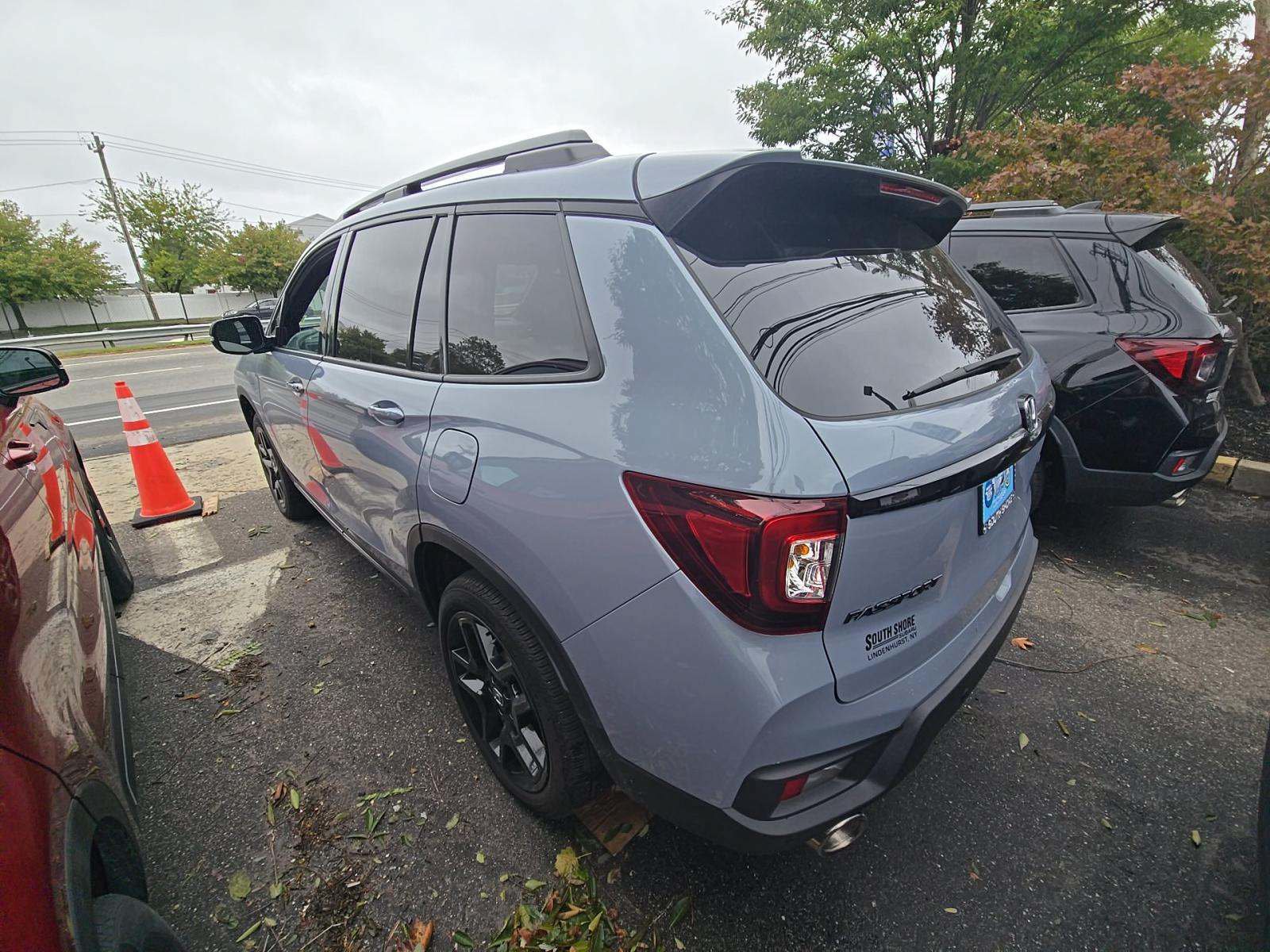 Used 2024 Honda Passport Black Edition image 2