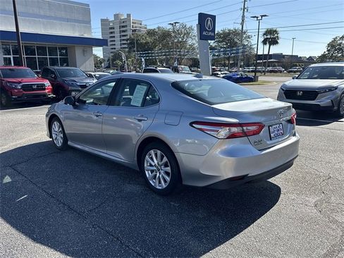 Used 2020 Toyota Camry LE image 7