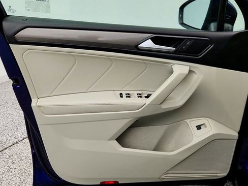 Used 2022 Volkswagen Tiguan SE AWD/4WD image 10