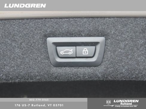 Used 2019 BMW 540i xDrive image 39