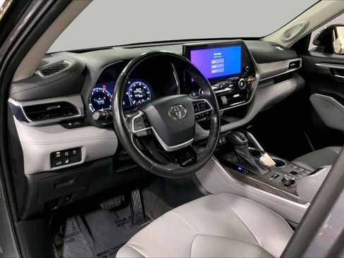 Used 2023 Toyota Highlander Platinum AWD/4WD image 18