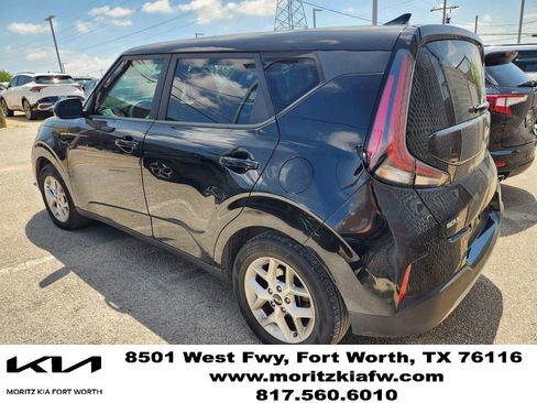 Used 2023 Kia Soul LX w/ LX Technology Package FWD image 3