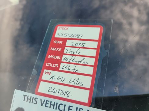 Used 2025 Toyota Highlander LE AWD/4WD image 10