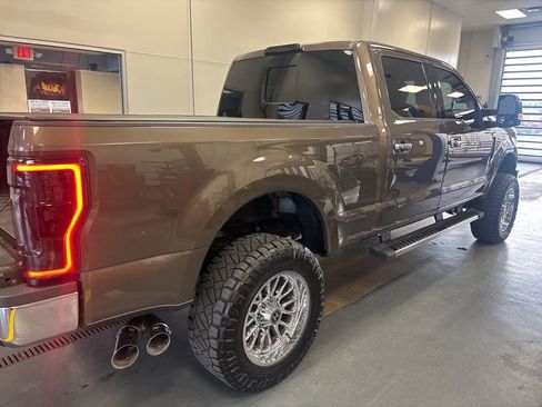 Used 2017 Ford F250 Lariat w/ Chrome Package image 8