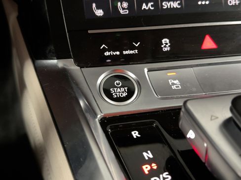 Used 2021 Audi e-tron Premium Plus w/ Premium Plus Package image 19