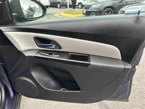 Used 2014 Chevrolet Cruze LS image 8