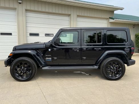Used 2021 Jeep Wrangler Unlimited Sahara w/ Cold Weather Group AWD/4WD image 4