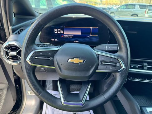 Used 2025 Chevrolet Equinox EV LT image 24