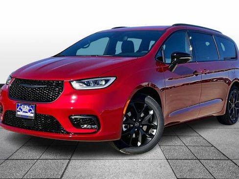 New 2026 Chrysler Pacifica Select w/ S Appearance Package image 2