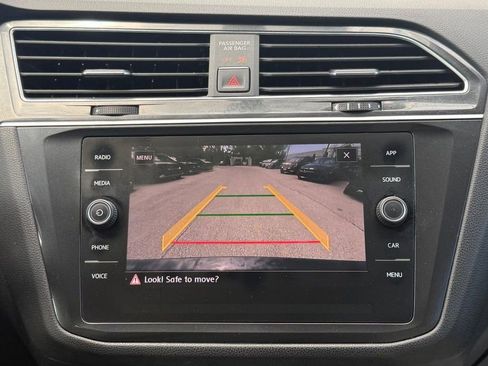 Used 2018 Volkswagen Tiguan SE AWD/4WD image 19