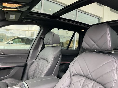 Certified 2025 BMW X5 xDrive40i w/ Executive Package image 28