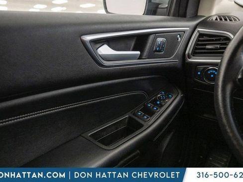 Used 2022 Ford Edge Titanium image 17