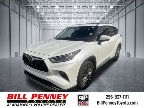 Used 2021 Toyota Highlander Platinum FWD image 1