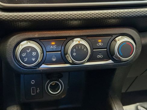 Used 2022 Nissan Kicks S image 10