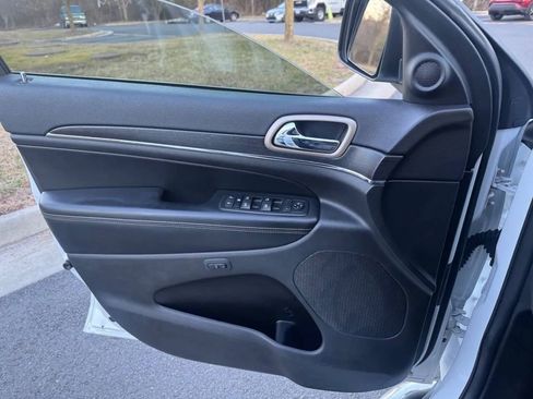 Used 2015 Jeep Grand Cherokee Limited image 31