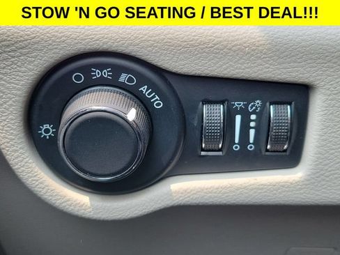 Used 2023 Chrysler Voyager LX FWD image 18