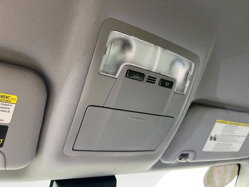 Used 2019 Toyota Highlander LE FWD image 22