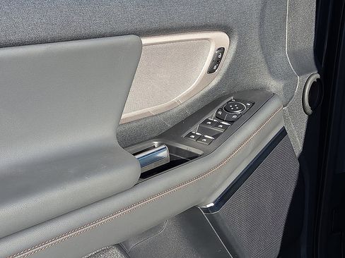 New 2025 Ford Expedition Active image 14