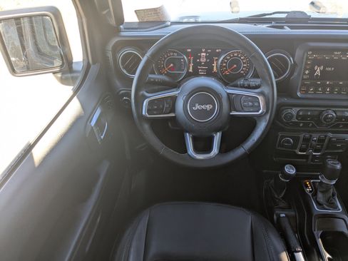 Used 2020 Jeep Wrangler Unlimited Sahara image 22