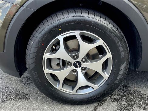 Used 2022 Kia Telluride EX image 10