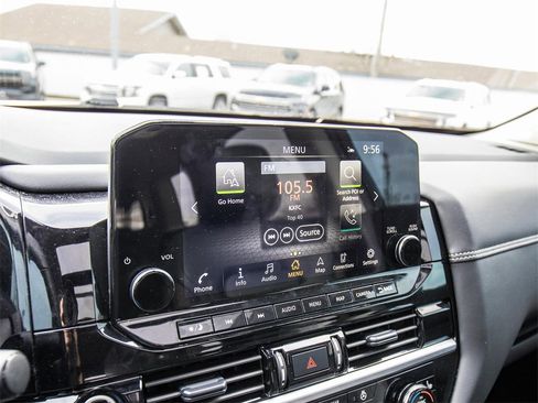 Used 2024 Nissan Pathfinder Platinum image 38