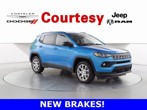Certified 2022 Jeep Compass Latitude image 1
