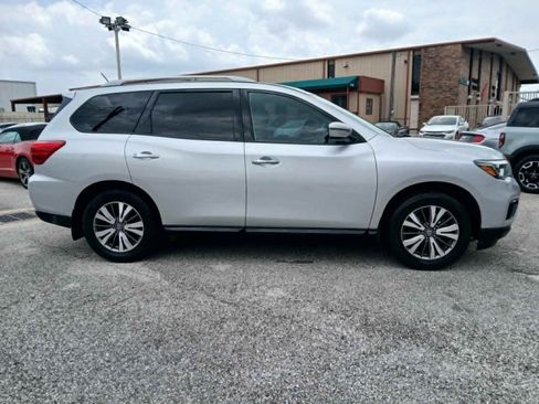 Used 2018 Nissan Pathfinder S FWD image 8