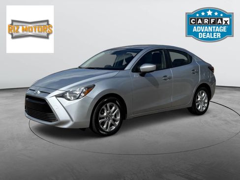 Used 2017 Toyota Yaris iA image 2