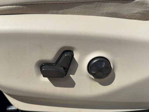 Used 2021 Chrysler Pacifica Touring-L FWD image 16