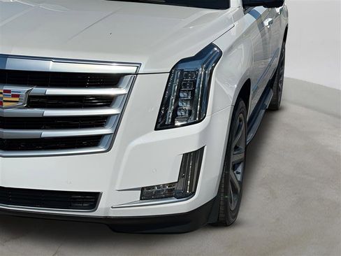 Used 2016 Cadillac Escalade ESV Luxury image 10