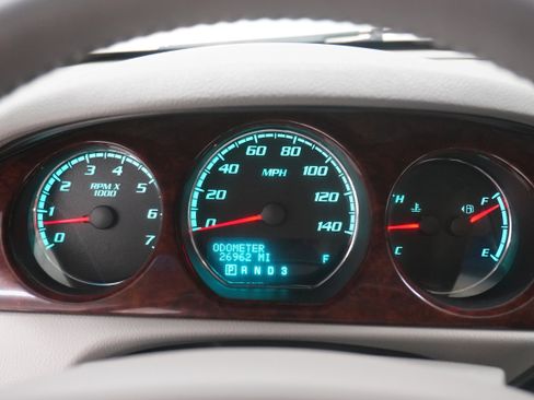 Used 2010 Buick Lucerne CXL w/ Driver Confidence Package FWD image 16