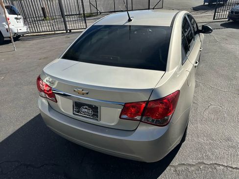 Used 2014 Chevrolet Cruze LS image 19