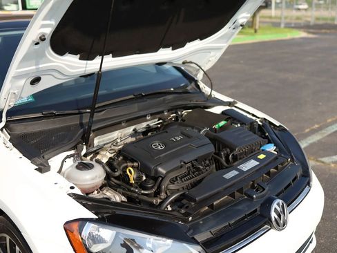 Used 2016 Volkswagen Golf SE image 33