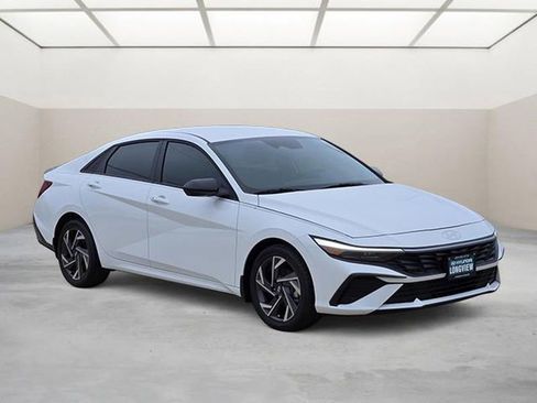 Certified 2025 Hyundai Elantra Sport FWD image 1