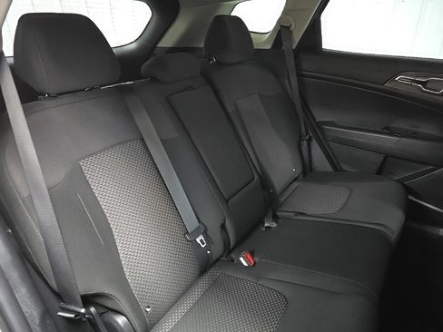Used 2023 Kia Sportage LX image 16