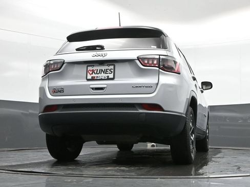 Used 2025 Jeep Compass Limited AWD/4WD image 41