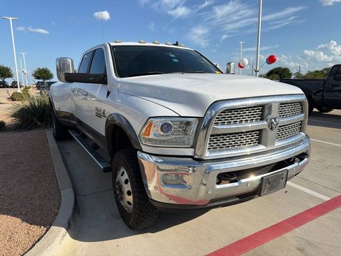 Used 2018 RAM 3500 Laramie w/ Convenience Group AWD/4WD image 2