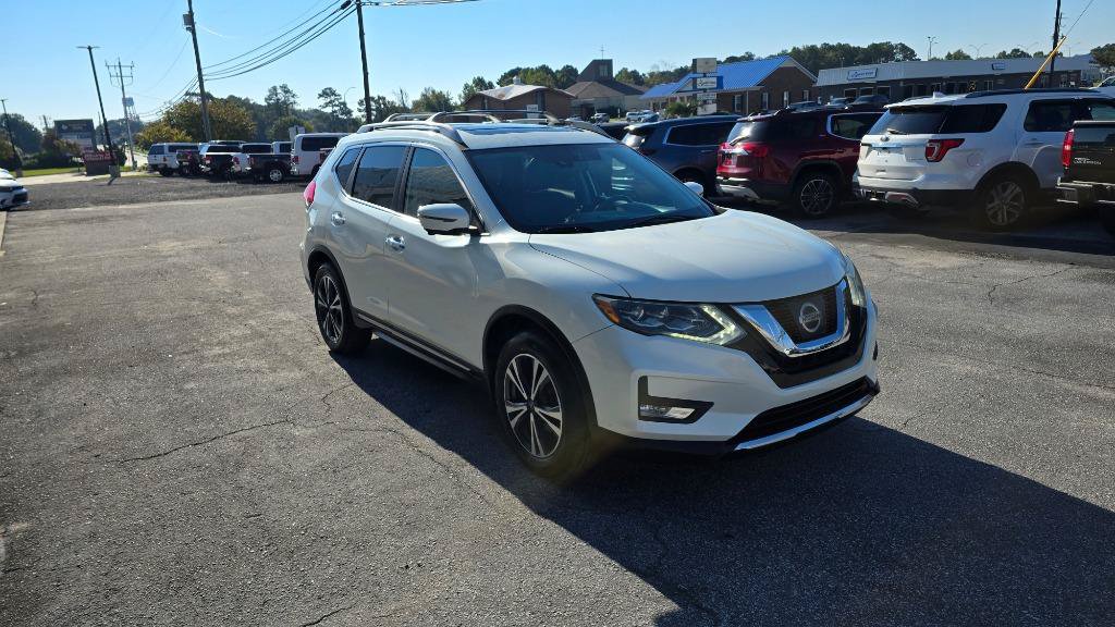 Used 2017 Nissan Rogue SL w/ SL Premium Package FWD image 3