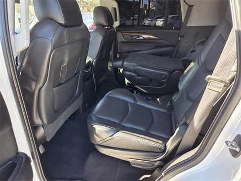 Used 2019 Cadillac Escalade Luxury image 14