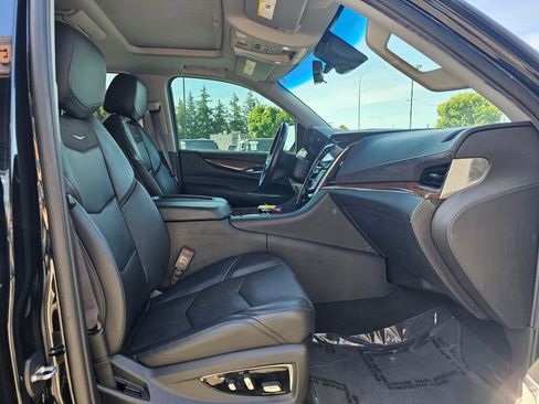 Used 2017 Cadillac Escalade Premium Luxury AWD/4WD image 10