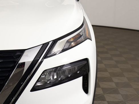 Used 2023 Nissan Rogue S AWD/4WD image 11