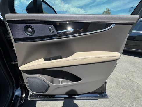 Used 2022 Lincoln Nautilus Reserve AWD/4WD image 28