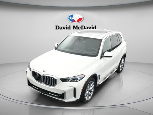 Used 2025 BMW X5 xDrive50e AWD/4WD image 37