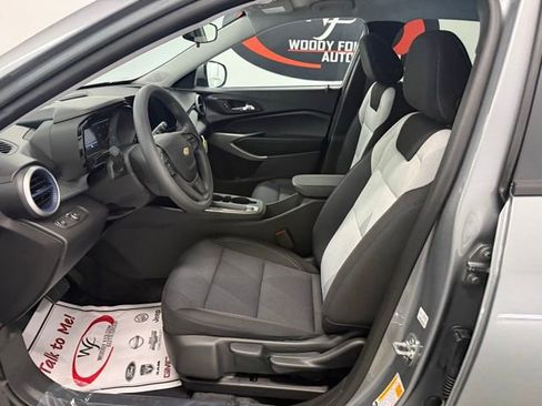 New 2026 Chevrolet Trax LS w/ LS Convenience Package FWD image 9