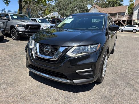 Used 2020 Nissan Rogue S FWD image 3
