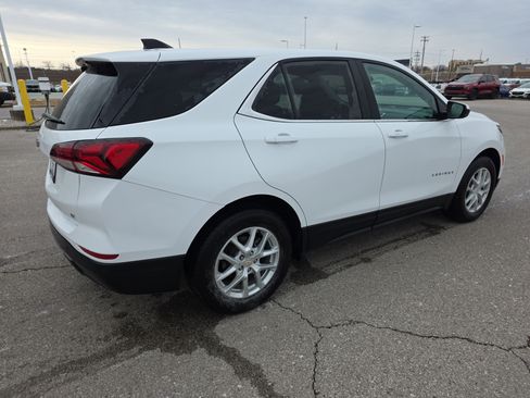Used 2023 Chevrolet Equinox LT image 3