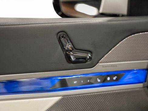 Used 2023 BMW 740i w/ Luxury Rear Seating Package RWD image 59