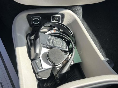 Used 2021 Chrysler Pacifica Touring-L w/ Uconnect Theater Family Group FWD image 31